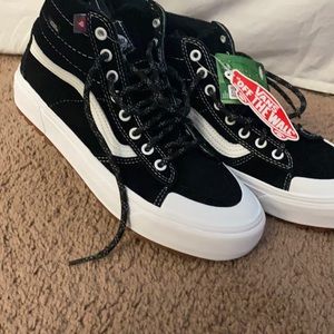 Women’s  - Never Been Worn - Tags Included